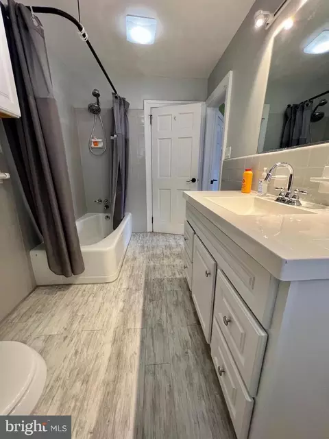 Bath - 7014 Hazel Ave, Darby, PA 19082 photo 2 of 3