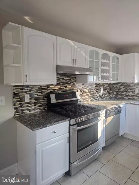 28 N Wells Ave, Glenolden, PA 19036