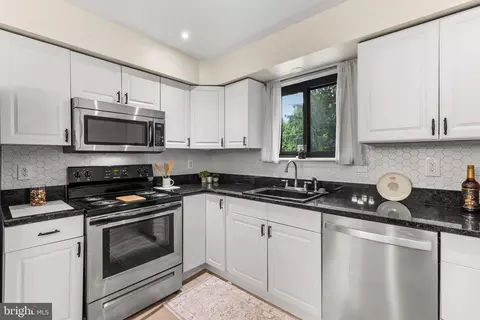 Kitchen - 112 Eaton Dr, Wayne, PA 19087 photo 2 of 2