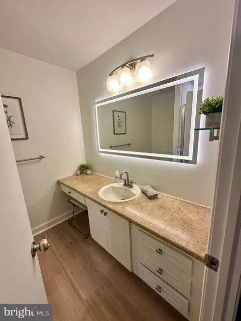 Bath - 112 Eaton Dr, Wayne, PA 19087 photo 2 of 4
