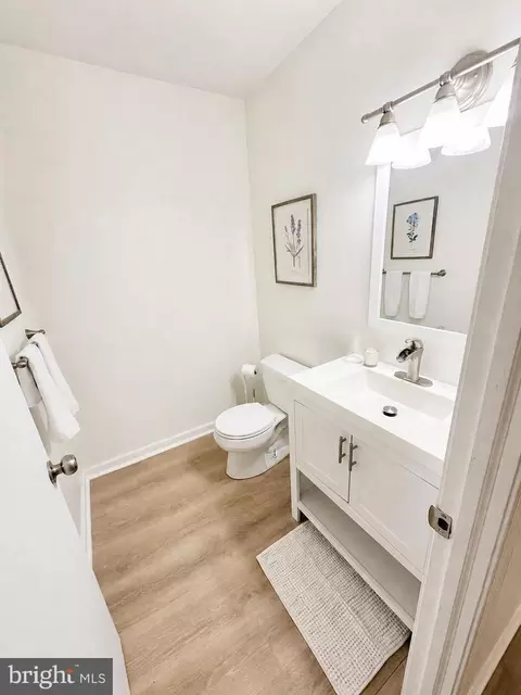 Bath - 112 Eaton Dr, Wayne, PA 19087 photo 1 of 4