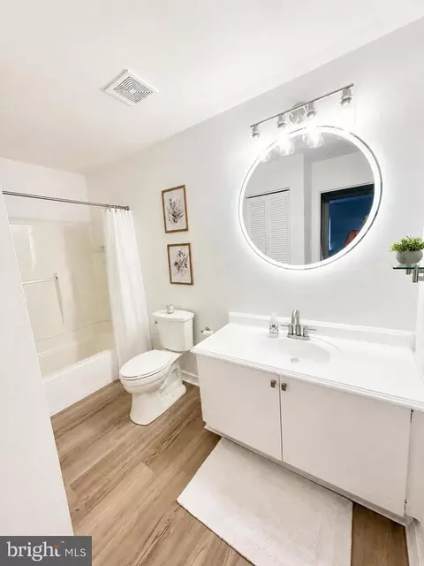 Bath - 112 Eaton Dr, Wayne, PA 19087 photo 4 of 4