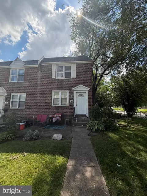 2 Ashbourne Rd, Darby, PA 19023