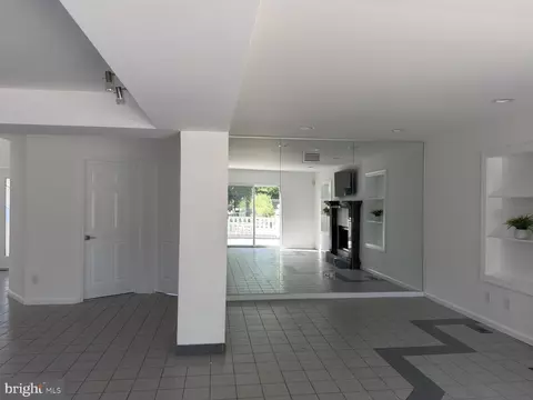 Living - 4344 Trophy Dr, Boothwyn, PA 19061 photo 5 of 7