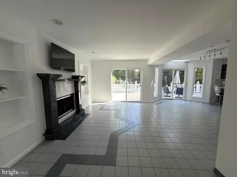 Living - 4344 Trophy Dr, Boothwyn, PA 19061 photo 3 of 7