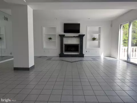 Living - 4344 Trophy Dr, Boothwyn, PA 19061 photo 4 of 7
