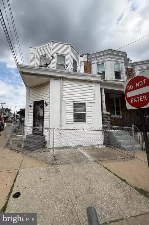 943 Maple Ter, Darby, PA 19023