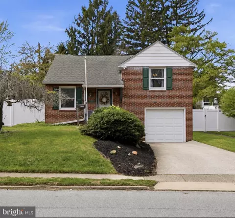 20 N Malin Rd, Broomall, PA 19008