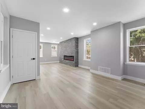 121 N 6th St, Darby, PA 19023