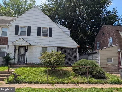 1228 Clover Ln, Chester, PA 19013
