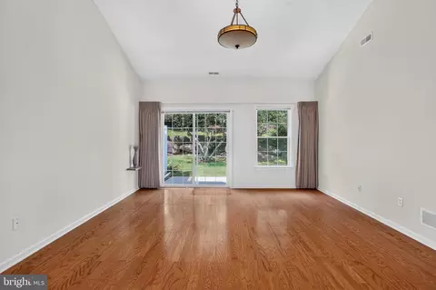 Living - 45 Dresner Cir, Ogden, PA 19061 photo 2 of 3