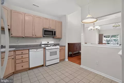 Kitchen - 45 Dresner Cir, Ogden, PA 19061 photo 3 of 3
