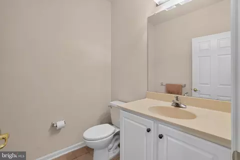 Entry Way - 45 Dresner Cir, Ogden, PA 19061 photo 2 of 6