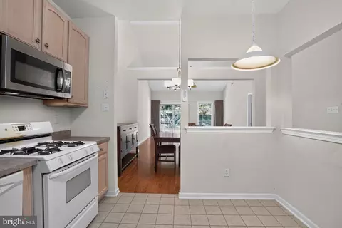 Entry Way - 45 Dresner Cir, Ogden, PA 19061 photo 3 of 6