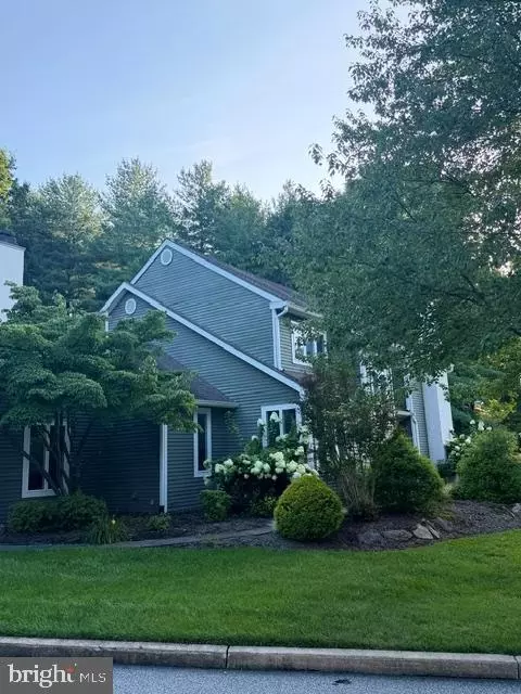 40 Horseshoe Ln, Newtown Square, PA 19073