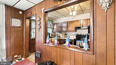 Entry Way - 1 Chestnut St, Marcus Hook, PA 19061 photo 4 of 6
