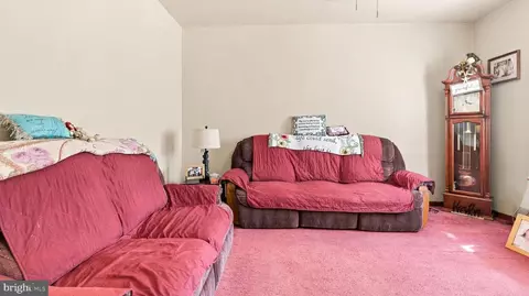 Entry Way - 1 Chestnut St, Marcus Hook, PA 19061 photo 3 of 6