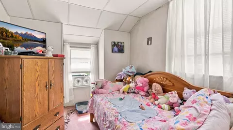 Bedroom - 1 Chestnut St, Marcus Hook, PA 19061 photo 3 of 3