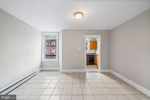 Living - 435 Croyden Rd, Darby, PA 19082 photo 3 of 4