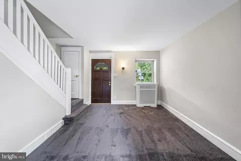 Living - 435 Croyden Rd, Darby, PA 19082 photo 2 of 4