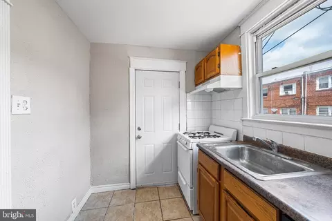 Kitchen - 435 Croyden Rd, Darby, PA 19082 photo 2 of 3