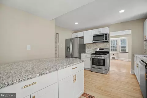 Entry Way - 407 Beverly Blvd, Darby, PA 19082 photo 1 of 2