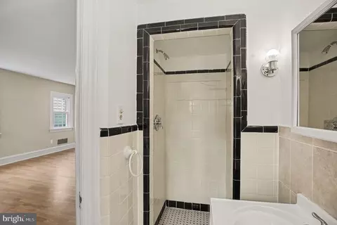 Bath - 407 Beverly Blvd, Darby, PA 19082 photo 1 of 2