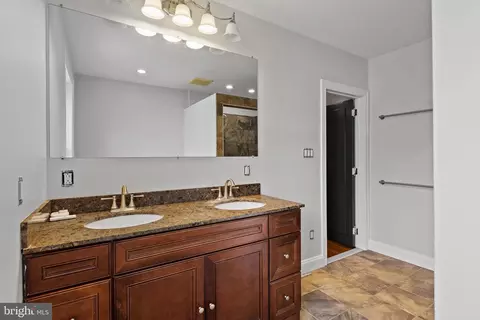 Bath - 1114 County Line Rd, Wayne, PA 19087 photo 4 of 4