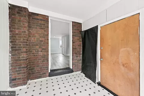 Entry Way - 557 Timberlake Rd, Darby, PA 19082 photo 1 of 6