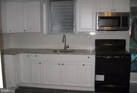 14 Park Ave, Millbourne, PA 19082 photo 3