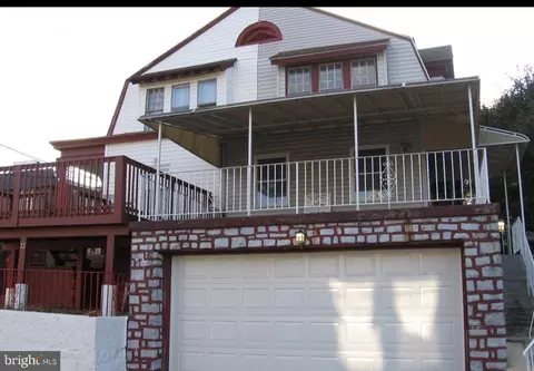 14 Park Ave, Millbourne, PA 19082