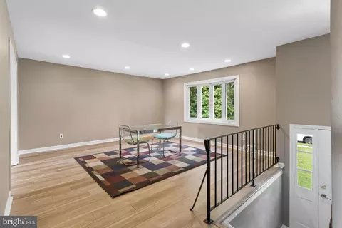 Entry Way - 1745 Larkin Rd, Boothwyn, PA 19061 photo 2 of 4