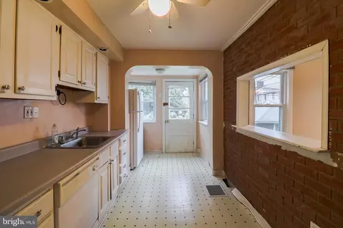 551 Jansen Ave, Essington, PA 19029
