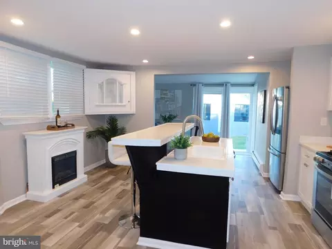 Kitchen - 517 Johnson Ave, Linwood, PA 19061 photo 2 of 2