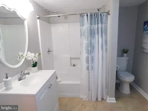 Bath - 517 Johnson Ave, Linwood, PA 19061 photo 1 of 2