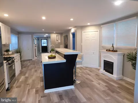 Entry Way - 517 Johnson Ave, Linwood, PA 19061 photo 3 of 5