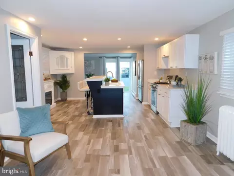 Entry Way - 517 Johnson Ave, Linwood, PA 19061 photo 2 of 5
