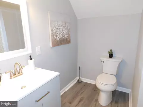 Bath - 517 Johnson Ave, Linwood, PA 19061 photo 2 of 2