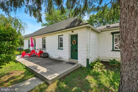 Exterior - 214-216 Beech Rd, Wallingford, PA 19086 photo 7 of 9