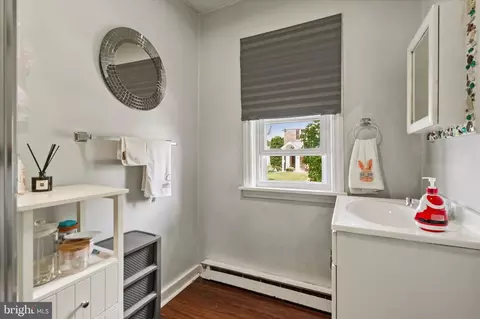 Bath - 214-216 Beech Rd, Wallingford, PA 19086 photo 2 of 3