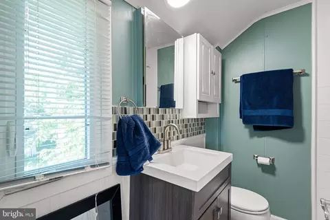 Bath - 2338 Poe Rd, Secane, PA 19018 photo 1 of 2