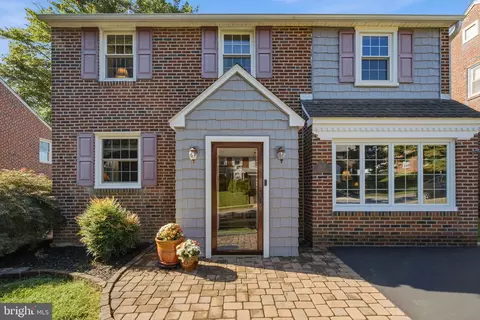 104 Flintlock Rd, Drexel Hill, PA 19026