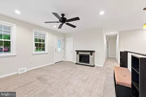 Entry Way - 2386 2nd Ave, Marcus Hook, PA 19061 photo 1 of 1