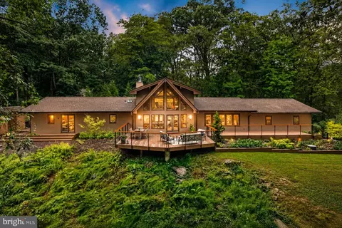 602 Featherbed Ln, Garnet Valley, PA 19060