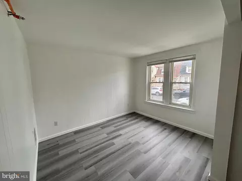 Living - 17 Walnut St, Marcus Hook, PA 19061 photo 1 of 5