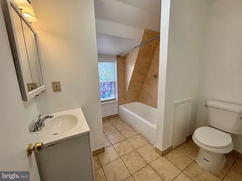 Bath - 17 Walnut St, Marcus Hook, PA 19061 photo 1 of 2