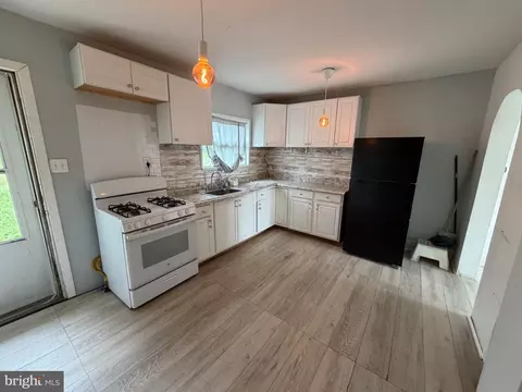 1112 W Ridge Rd, Marcus Hook, PA 19061 photo 3
