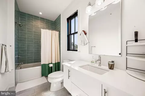 Bath - 203 Willow Ave, Wayne, PA 19087 photo 3 of 5