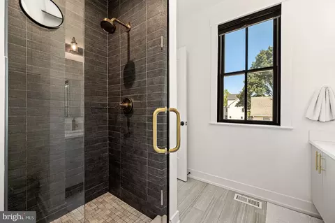 Bath - 203 Willow Ave, Wayne, PA 19087 photo 5 of 5