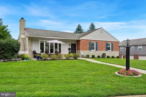 2721 Pine Valley Ln, Ardmore, PA 19003